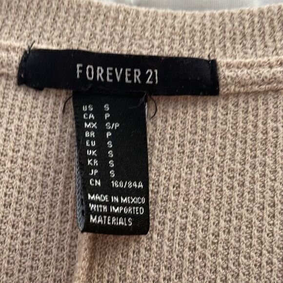 Forever 21 size small thermal large fitting top size small - Picture 3 of 3